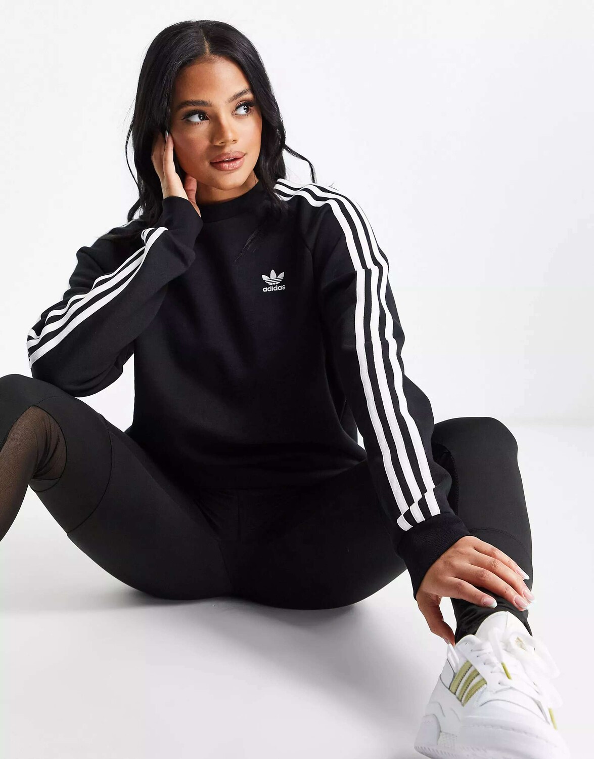 

Черный свитшот с тремя полосками adidas Originals adicolor