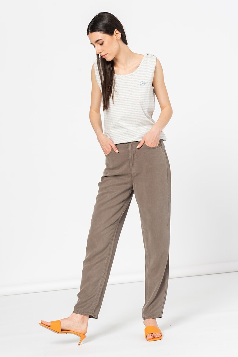 

Брюки Mom Fit из лиоцелла Guess, зеленый