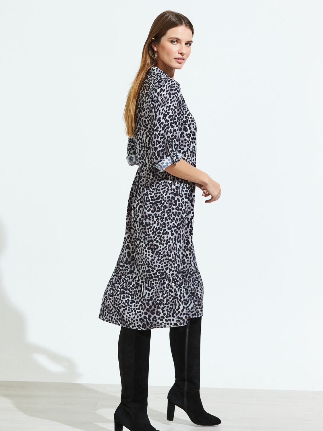 

Платье длиной до колена Sosandar Animal Shirt, серый