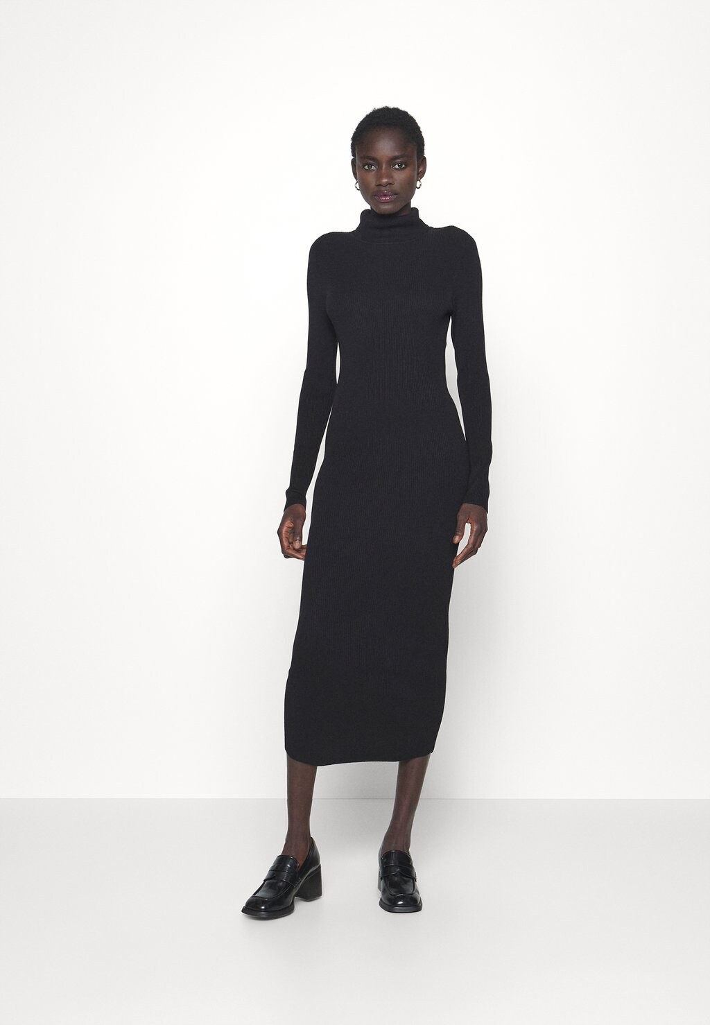 

Платье ONLY Tall ONLLEONORA ROLLNECK MIDI DRESS, черный