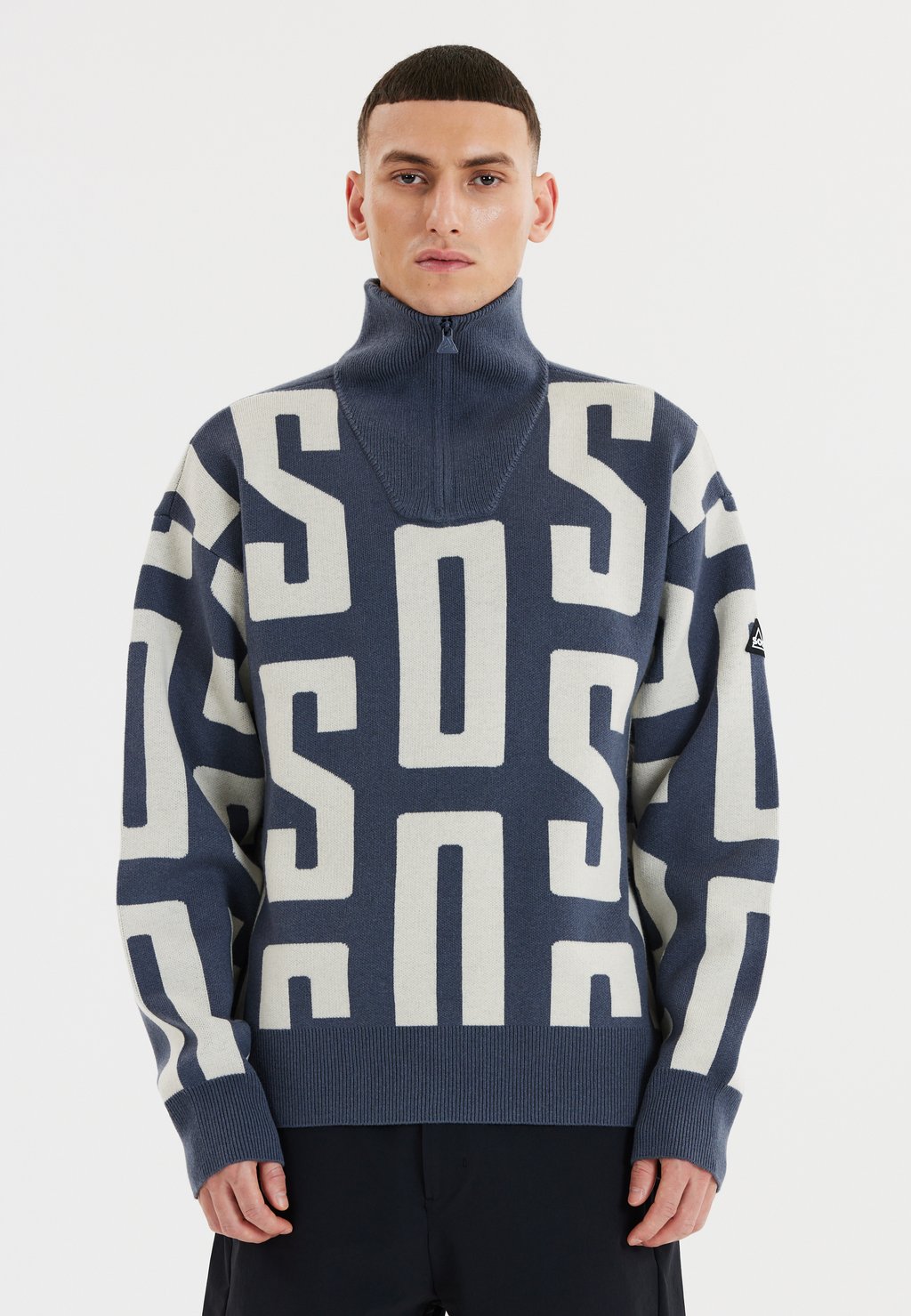 цена Вязаный свитер SOS, цвет ombre blue