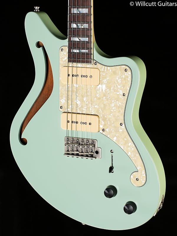 

Электрогитара D'Angelico Deluxe Bedford SH LE Sage - W2110003-8.25 lbs