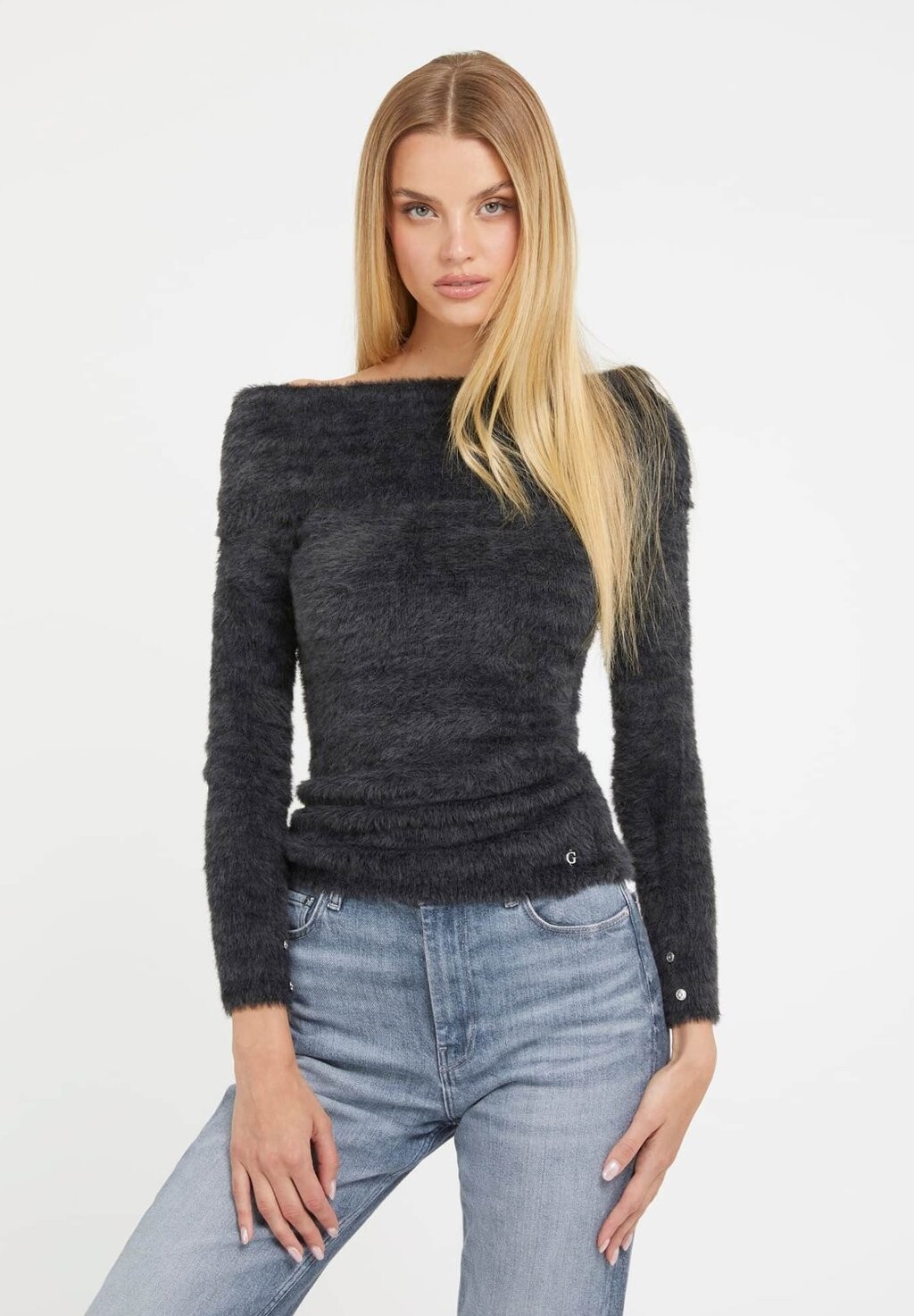 

Свитшот Guess С ОТКЛЮЧЕННЫМИ ПЛЕЧАМИ, черный