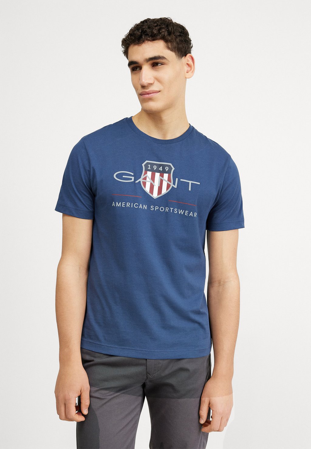 Футболка с принтом REG ARCHIVE SHIELD SS GANT, цвет dusty blue sea базовая футболка reg shield gant цвет mottled blue