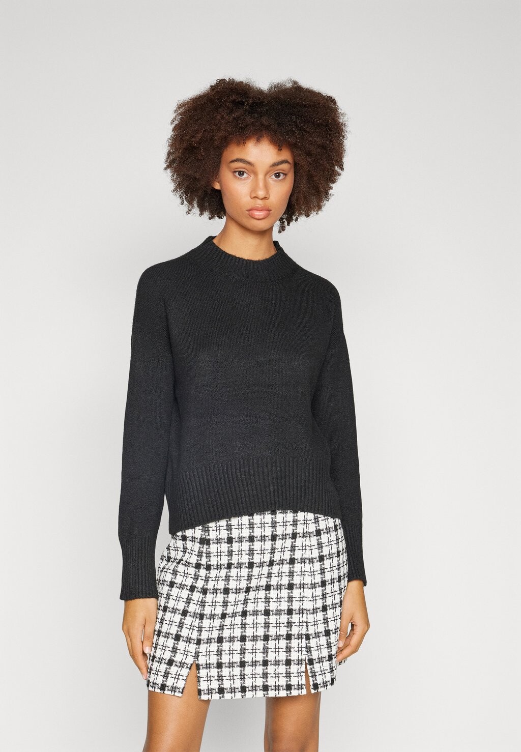 

Свитшот JDY JDY BRAVE LIFE O'NECK CURVED PULL, черный