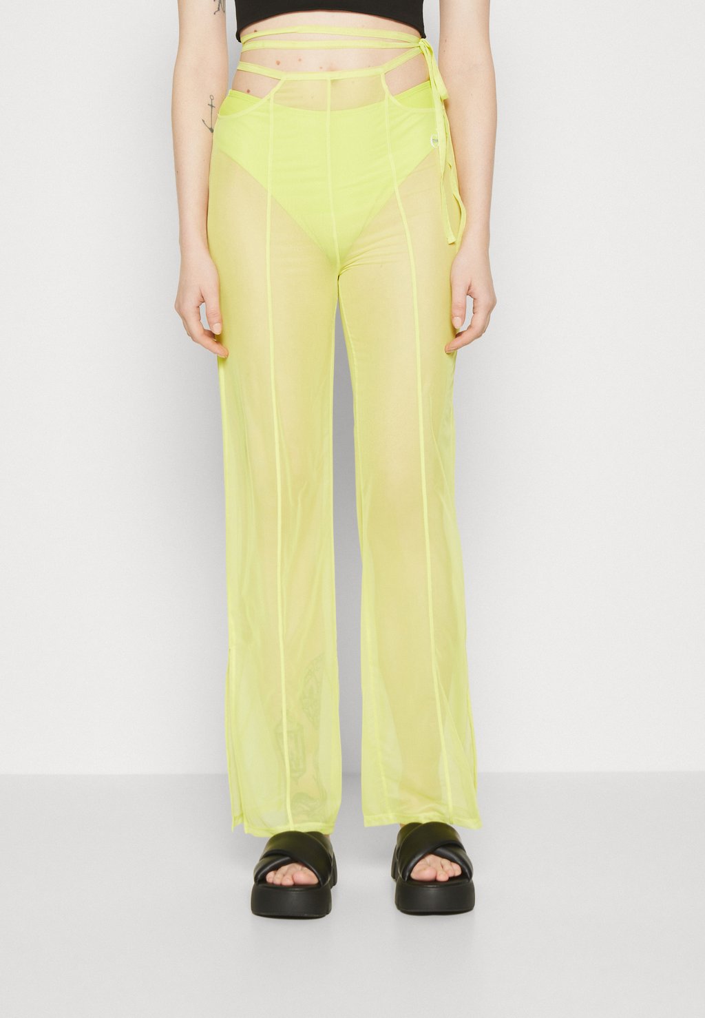 Брюки Calvin Klein Jeans перья хипстера natori цвет lemon lime