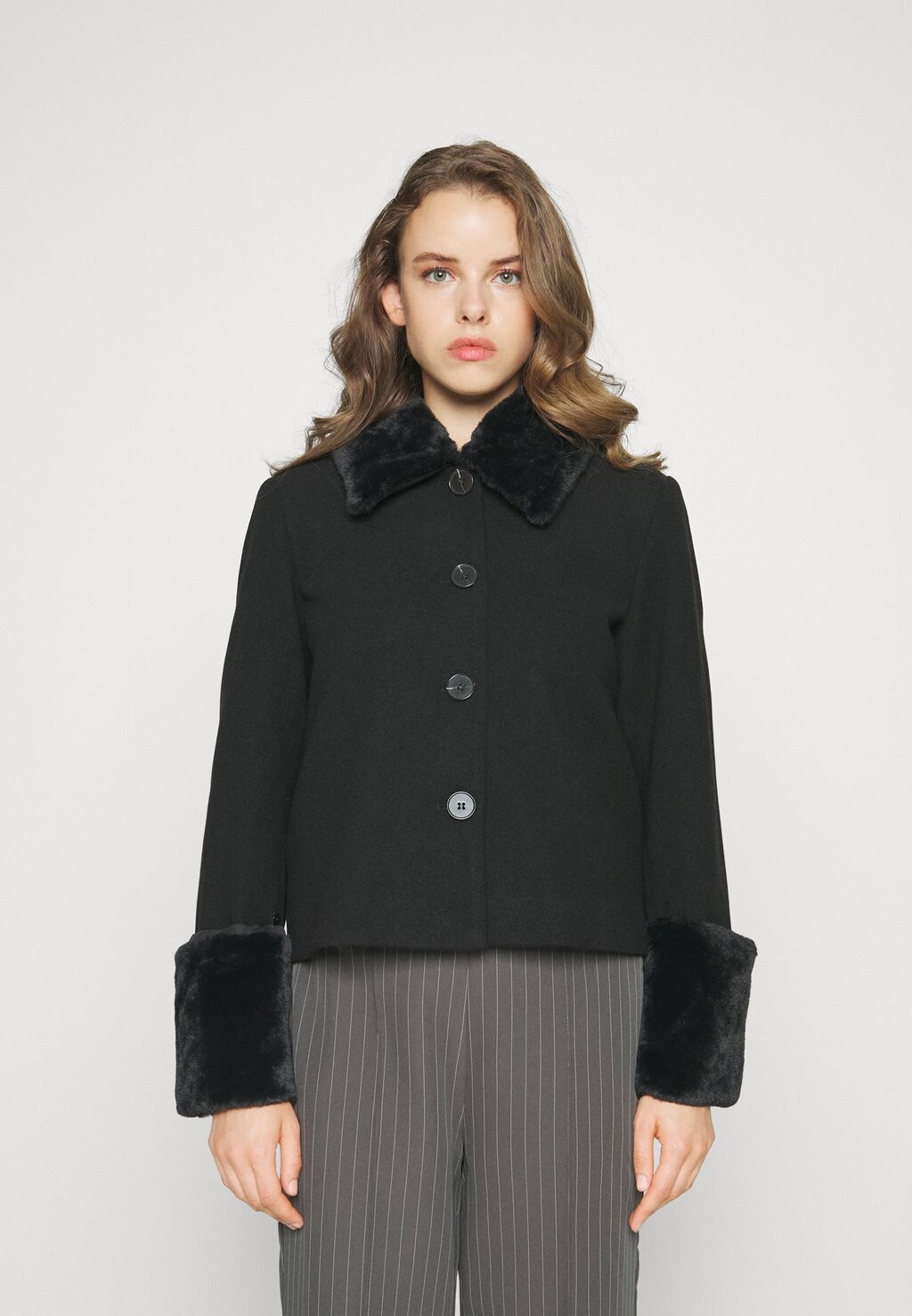 

Тонкая куртка ONLY Petite ONLLINAR COLLAR JACKET, черный