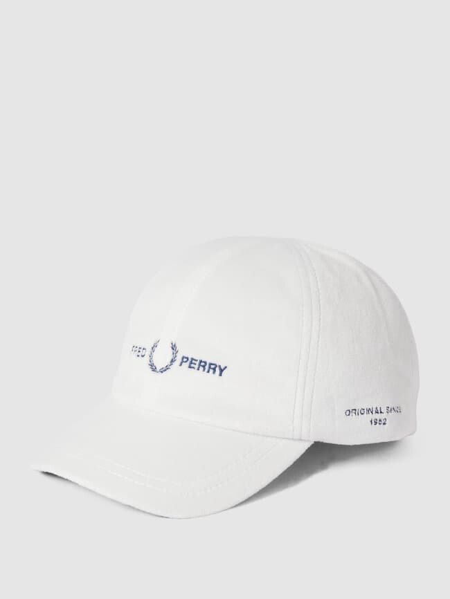 

Кепка с пришитыми этикетками Fred Perry, белый