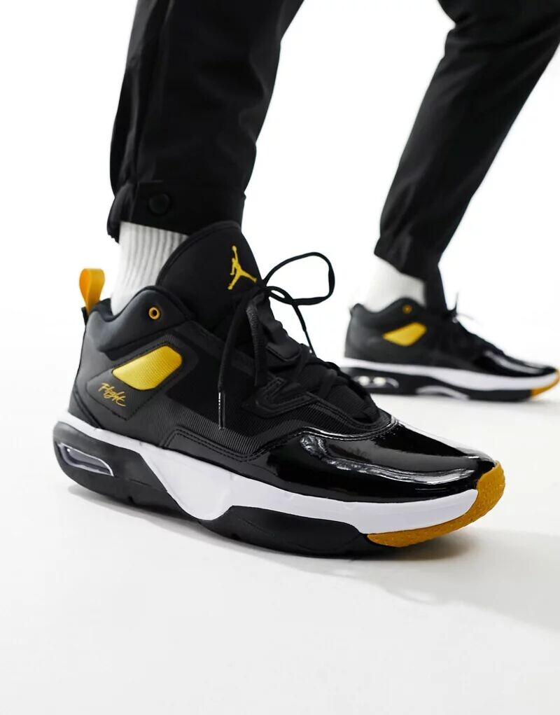 

Черные кроссовки Jordan Stay Loyal 3