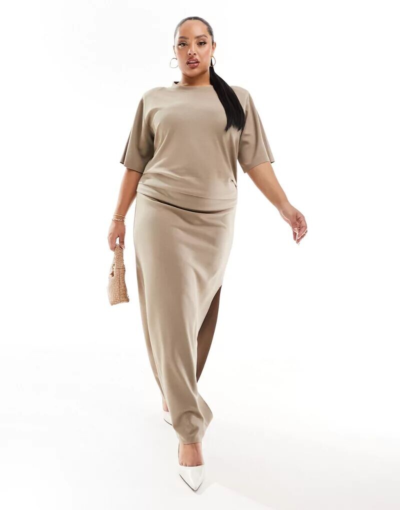 

Футболка премиум-класса из модала ASOS DESIGN Curve со сборками по бокам и разрезом по низу