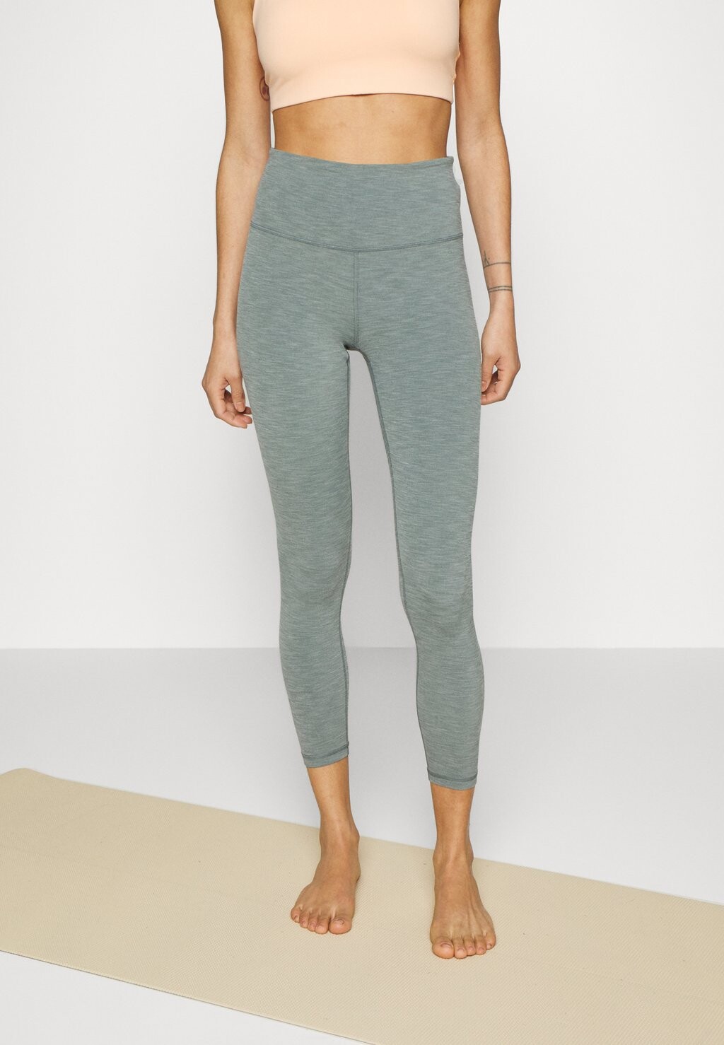 

Тайтсы Athleta, Серый