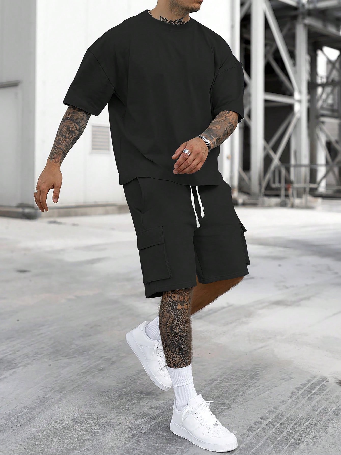 Мужская однотонная футболка с круглым вырезом и короткими рукавами Manfinity EMRG и комплект рабочих шорт, черный