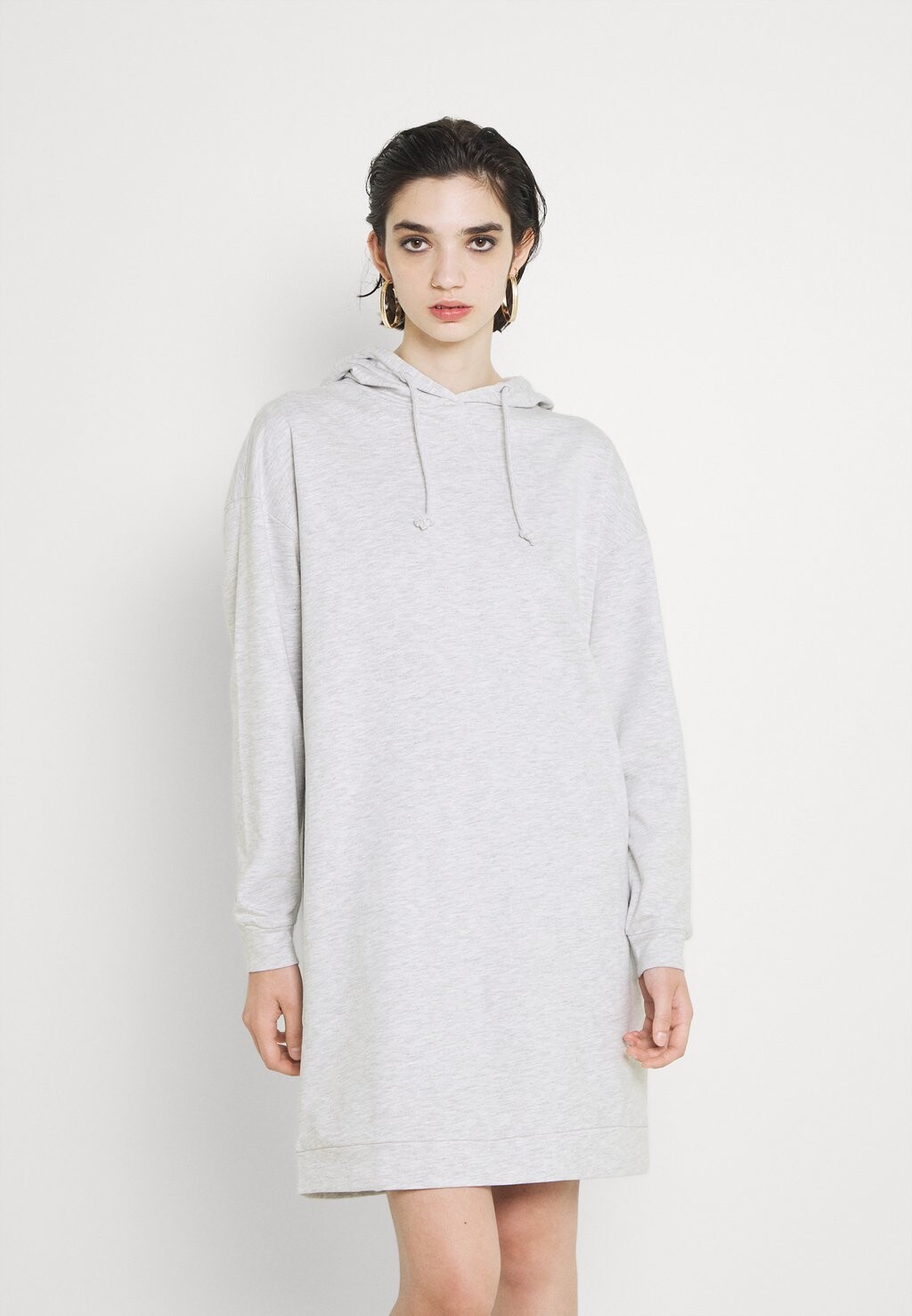 

Повседневное платье Vero Moda, светло-серый