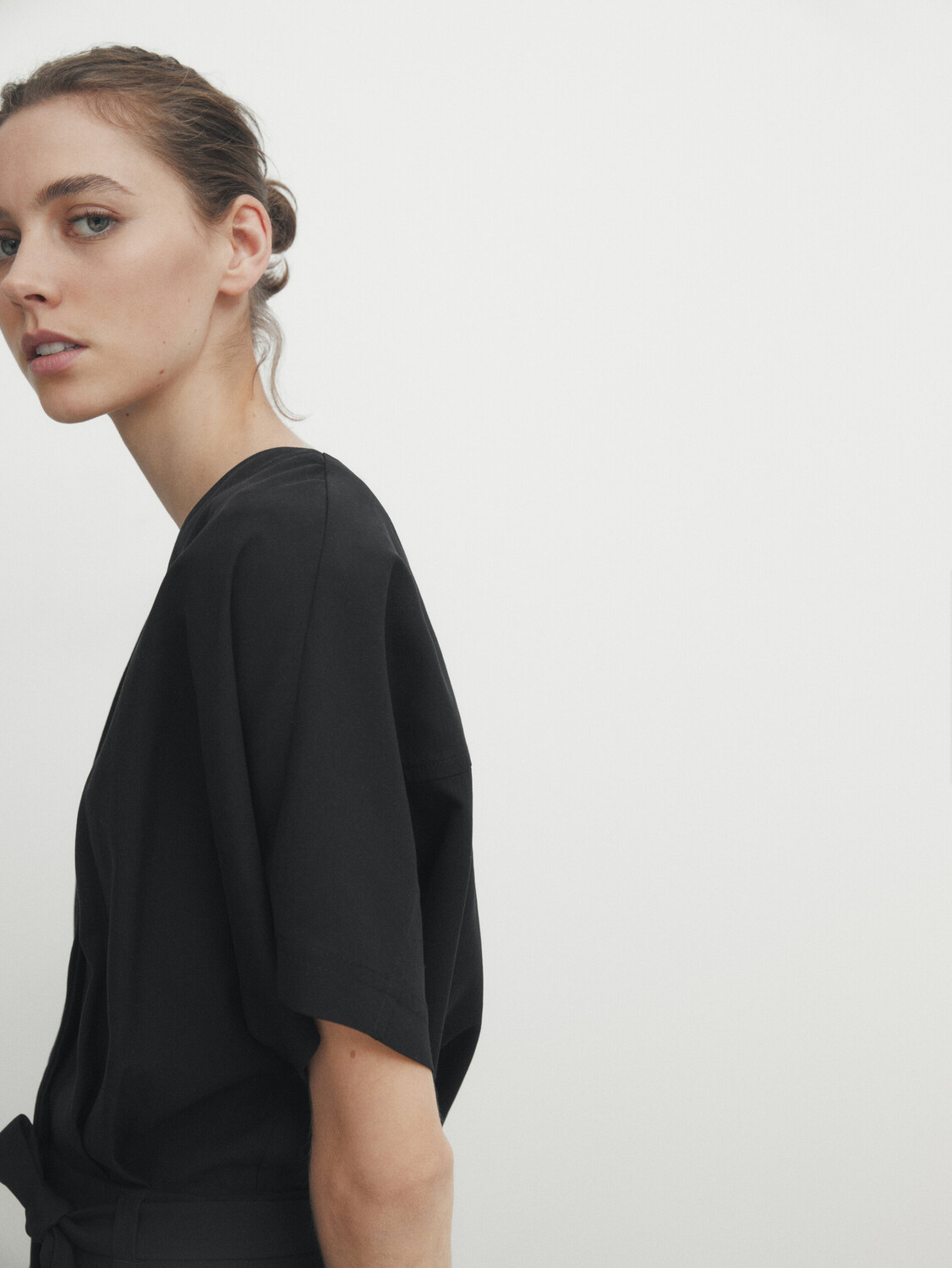 

Струящийся комбинезон с вытачками и завязками Massimo Dutti, черный