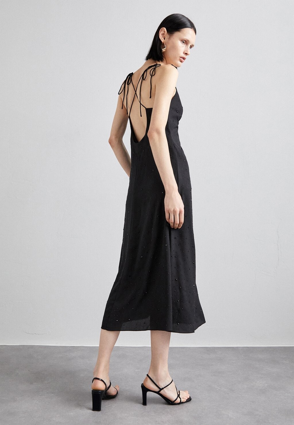 

Элегантное платье Dress With Strass All Over Old sandro, цвет noir