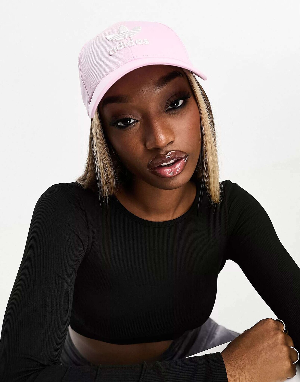 

Розовая кепка с трилистником adidas Originals