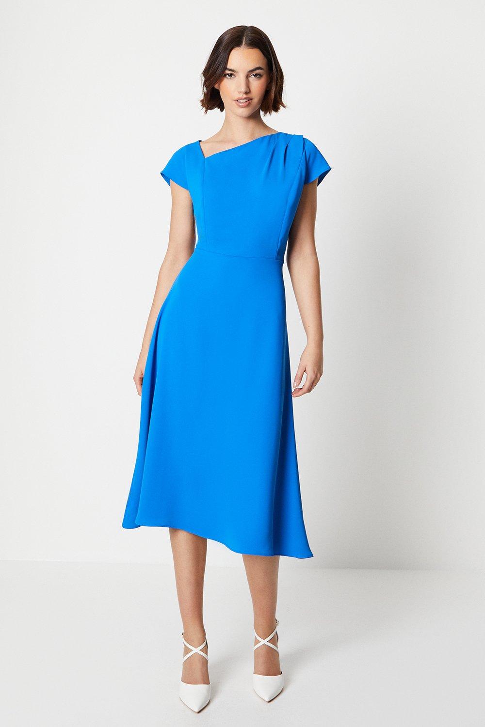 цена Платье миди с асимметричным вырезом и расклешенным вырезом Coast, синий