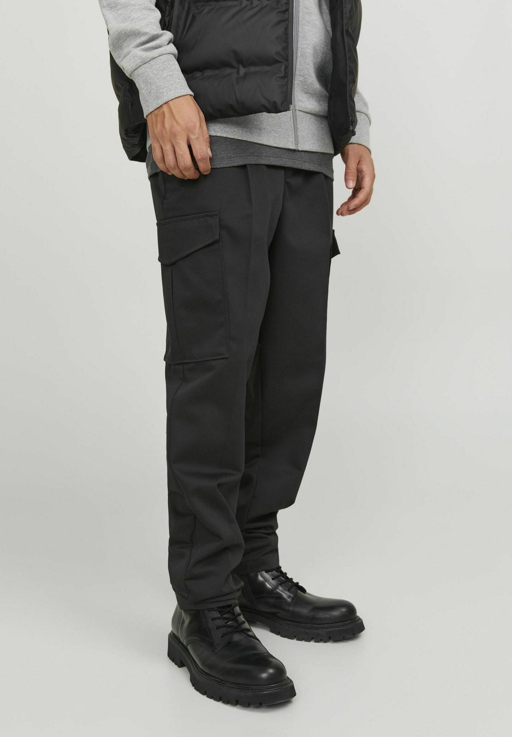 

Брюки в стиле милитари JPSTBILL JJCLEAN TAPERED Jack & Jones, черный