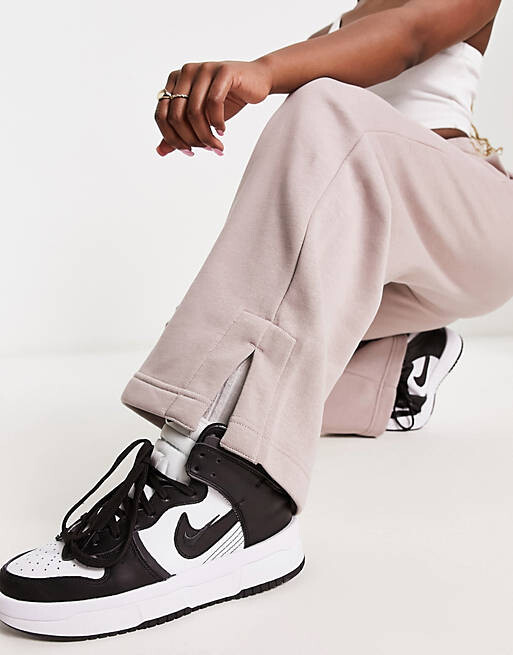 

Серо-коричневые широкие джоггеры Nike Mini Swoosh