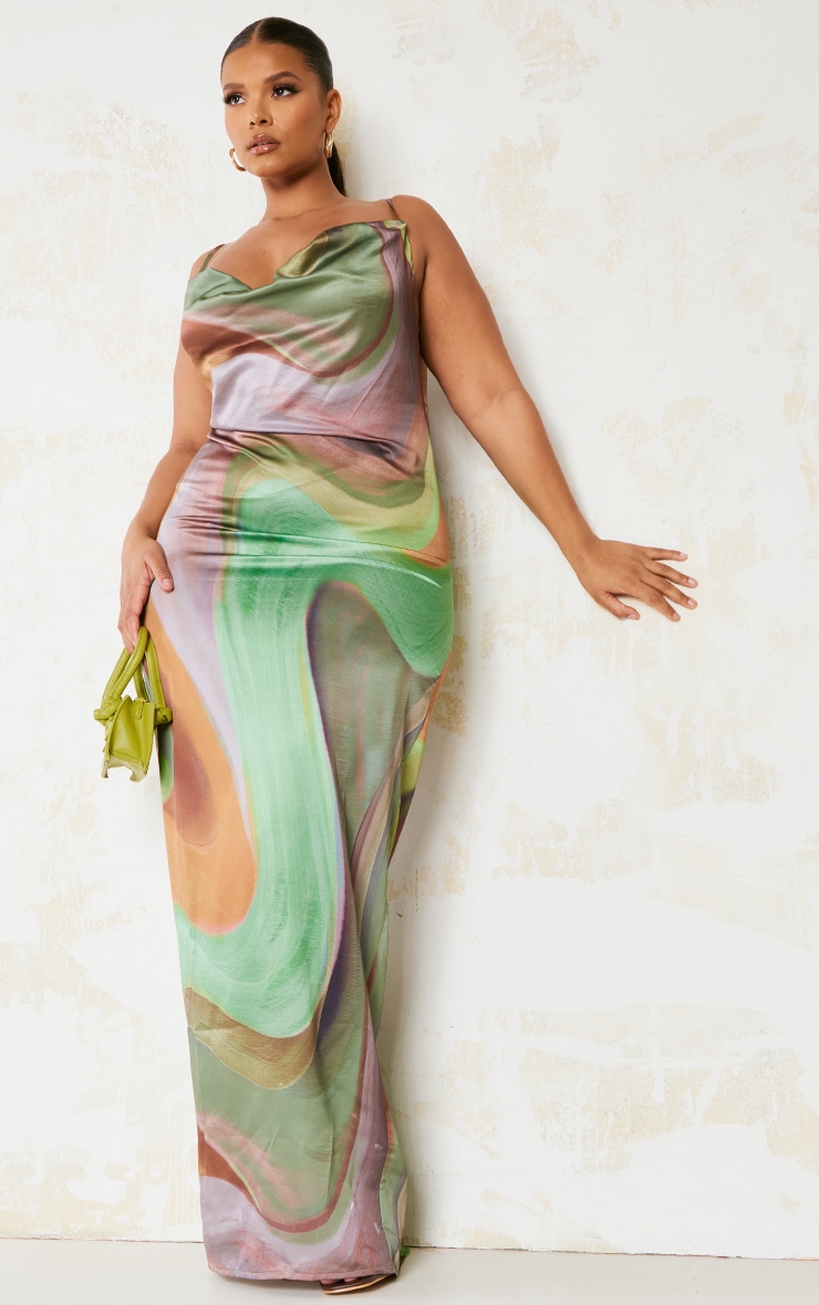 PrettyLittleThing Плюс многоцветное атласное платье макси с абстрактным мраморным принтом и воротником-хомутом на бретелях