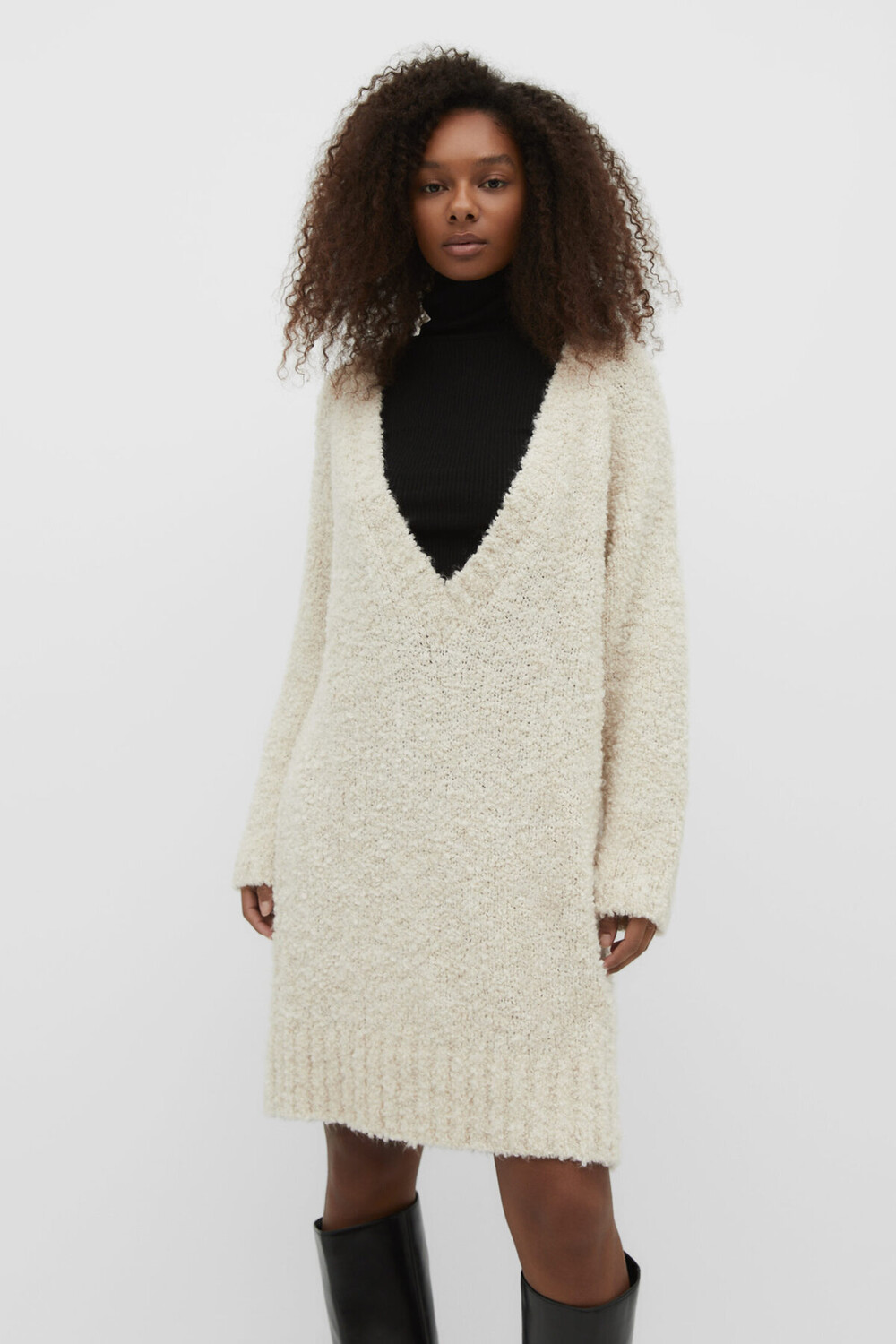 

Короткое трикотажное платье Stradivarius, экрю
