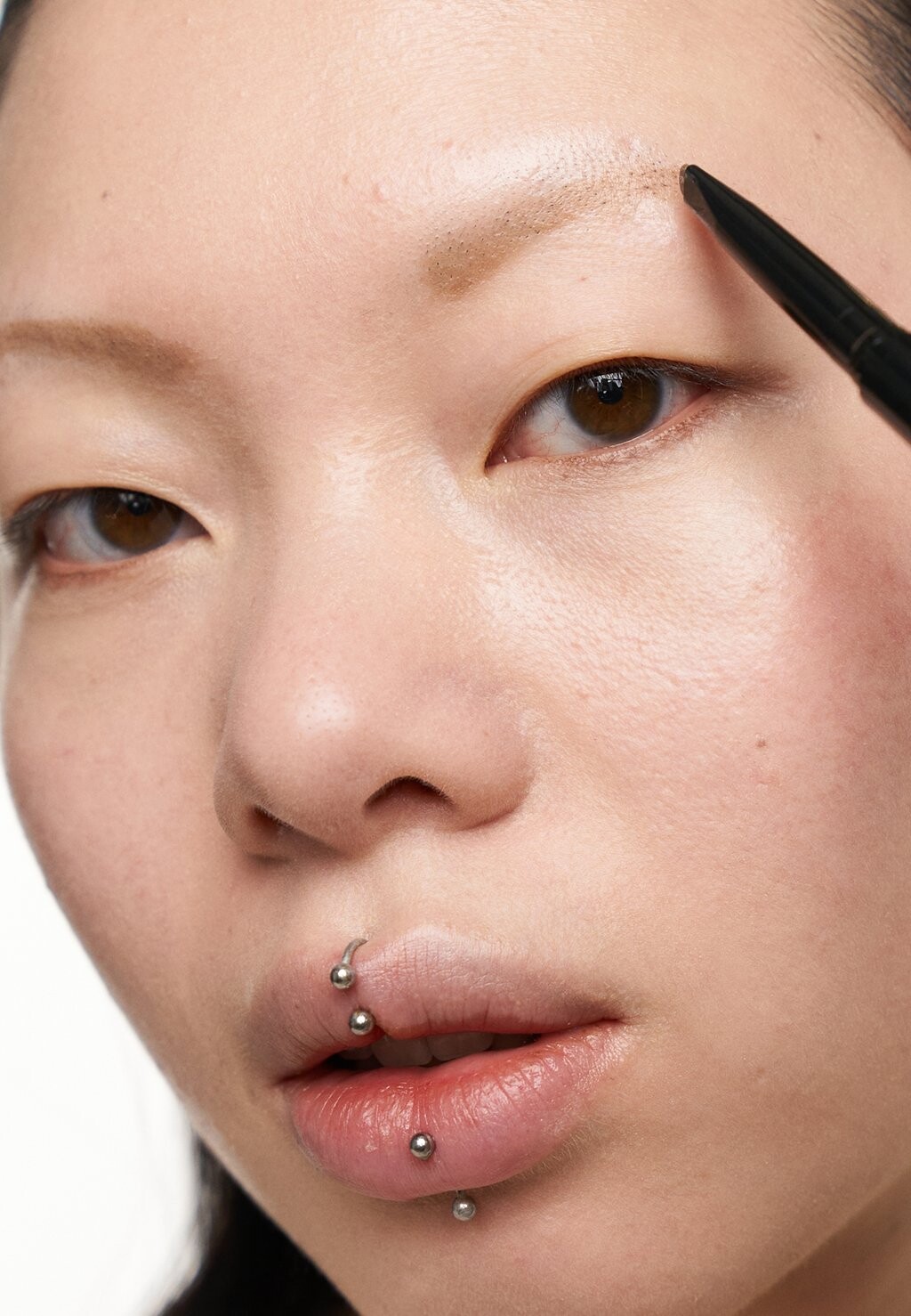 

Карандаши для бровей Brow Shape & Fill Gosh Copenhagen, цвет 002 greybrown