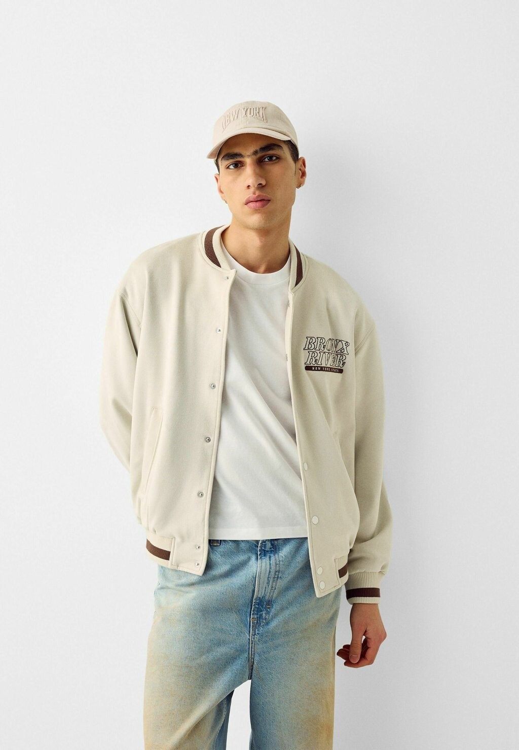 

Бейсболка VARSITY EMBROIDERY Bershka, цвет sand