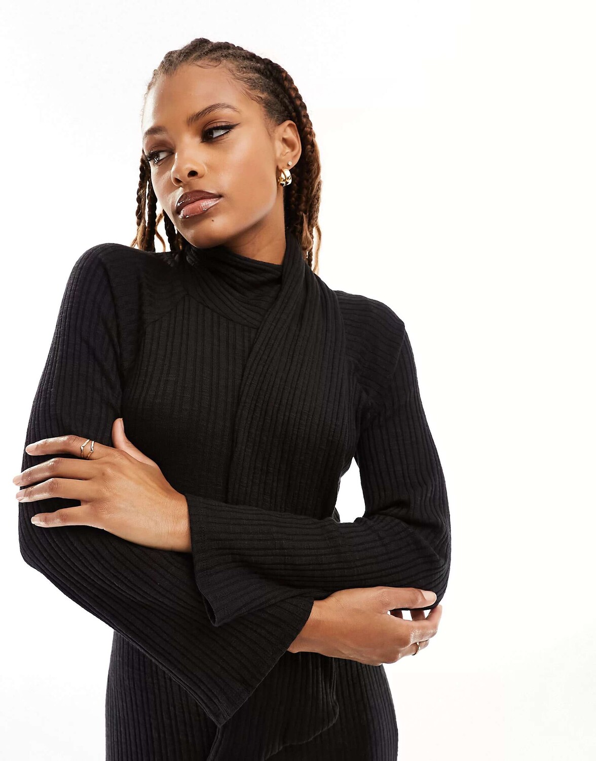 

Черное платье макси с длинными рукавами и шарфом на шее ASOS