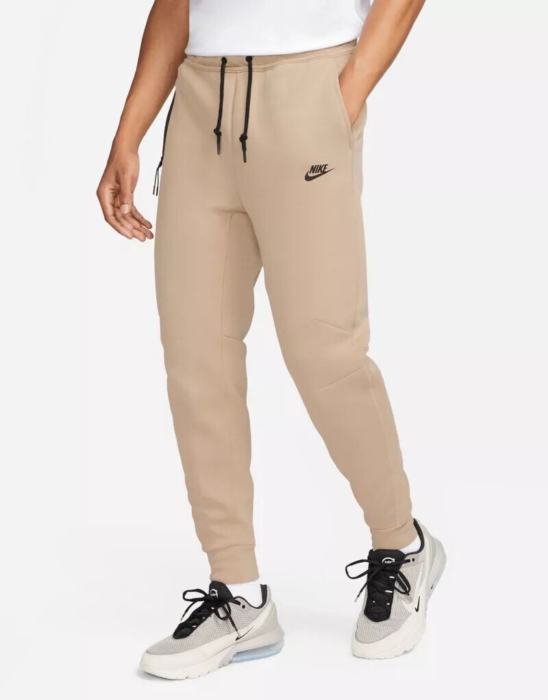 

Зимние джоггеры цвета хаки Nike Tech Fleece
