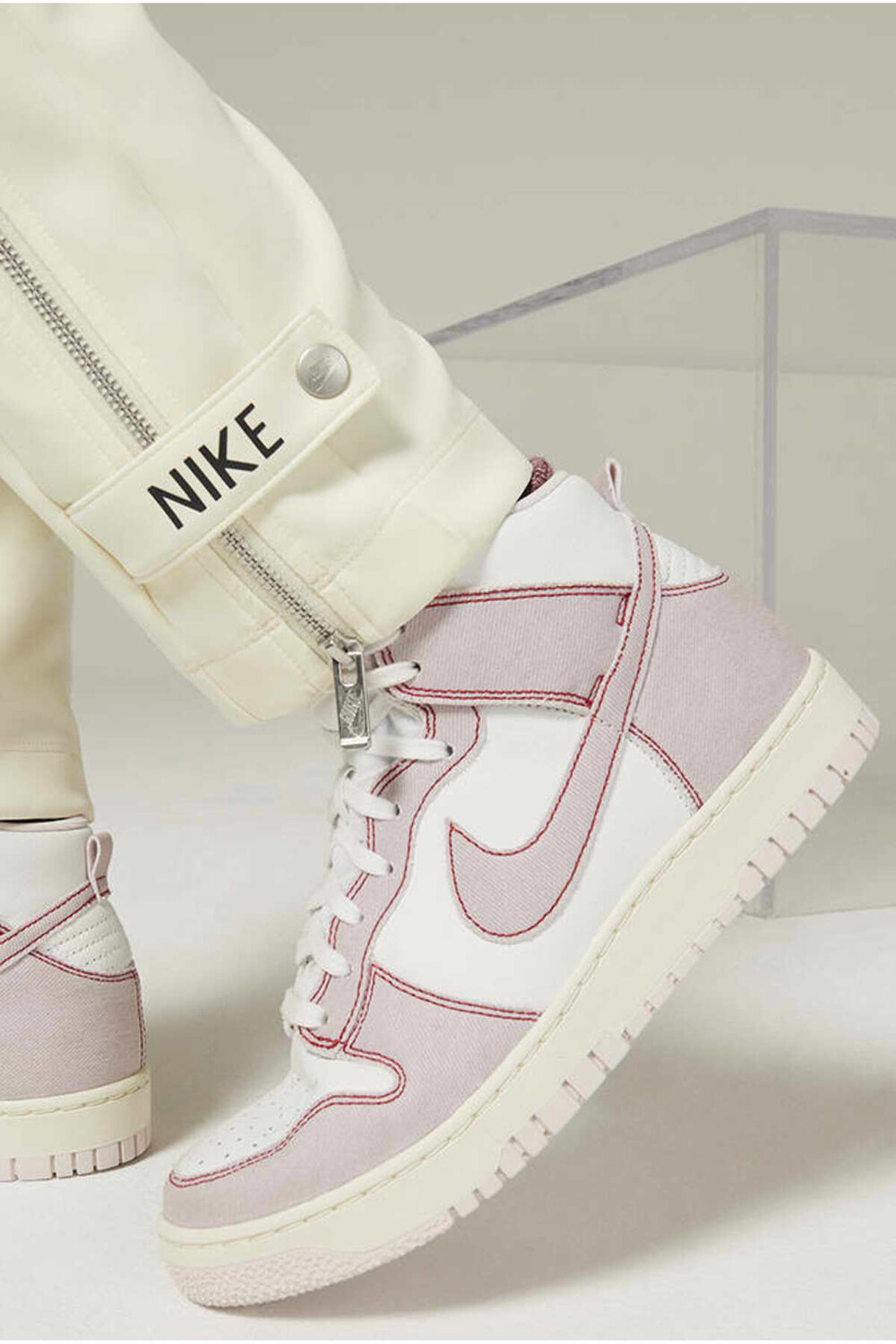 

Данк HI 1985 Nike, розовый