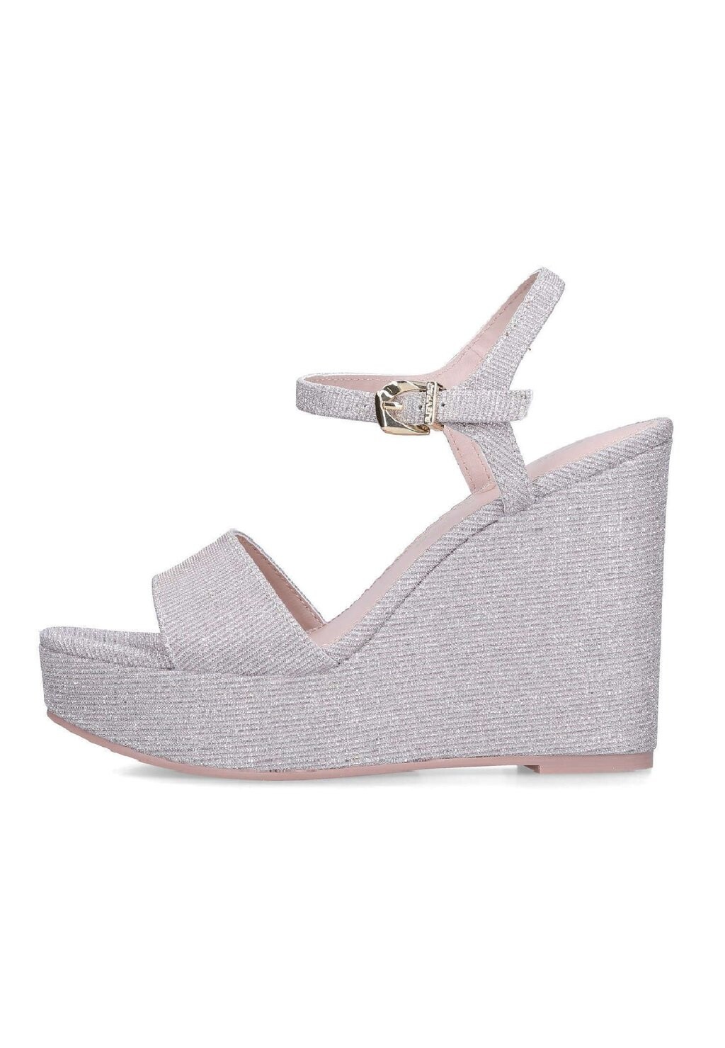 

Босоножки на танкетке Carvela