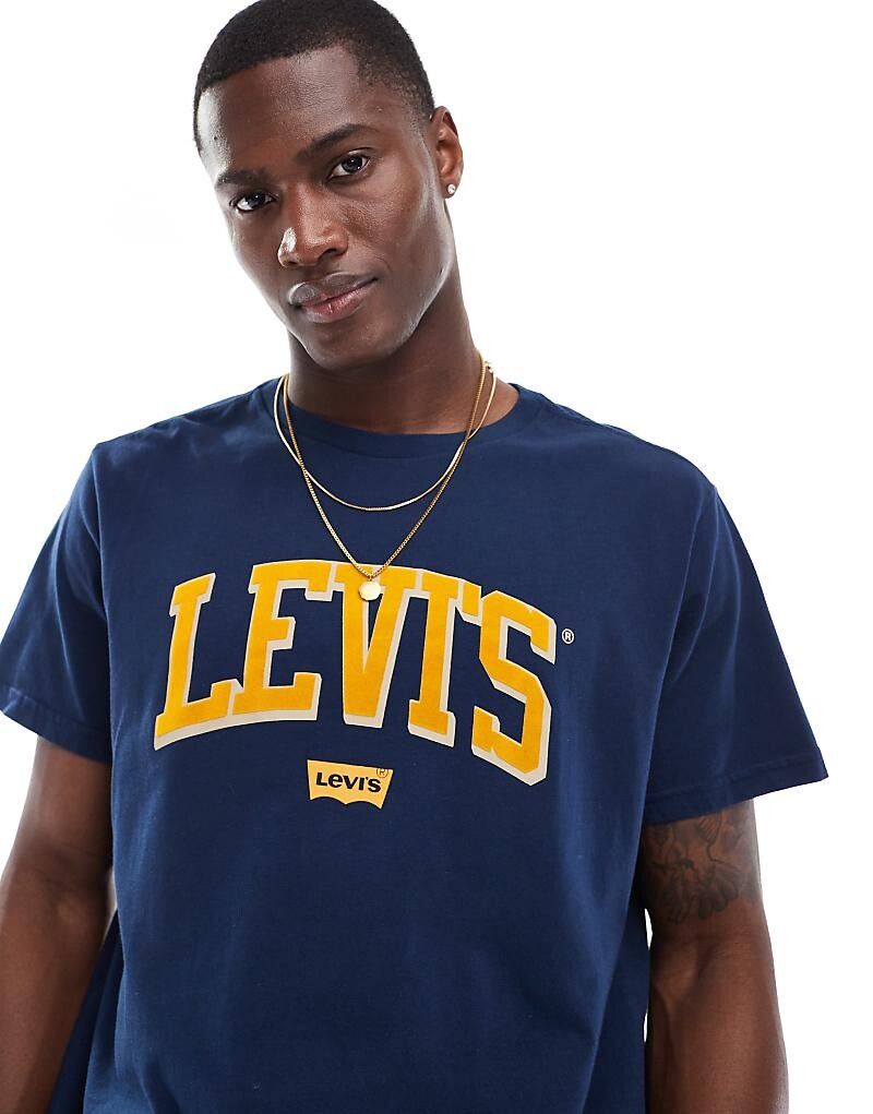 

Levi's – темно-синяя футболка свободного кроя с логотипом в студенческом стиле