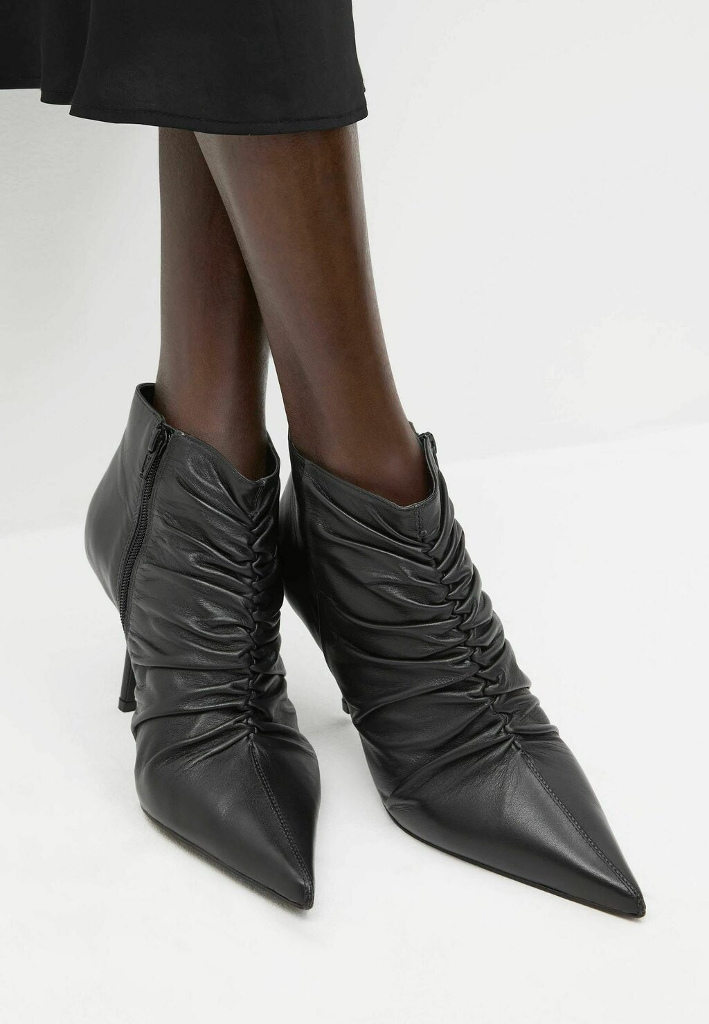 

Ботильоны SIGNATURE RUCHED Next, цвет black