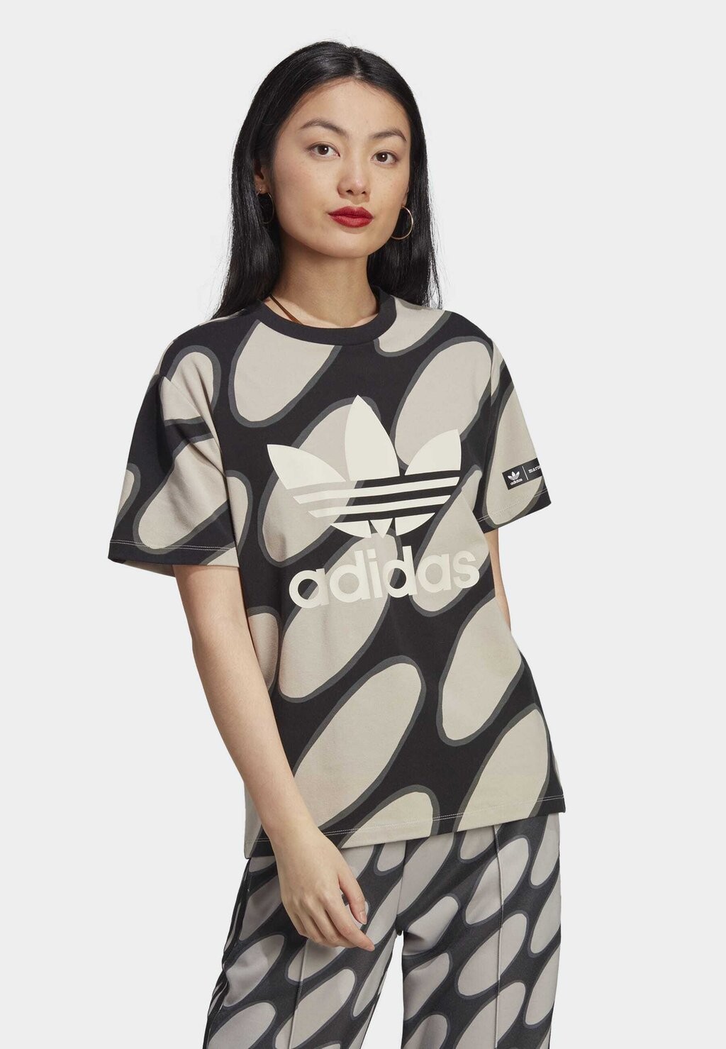 

Футболка с принтом adidas Originals