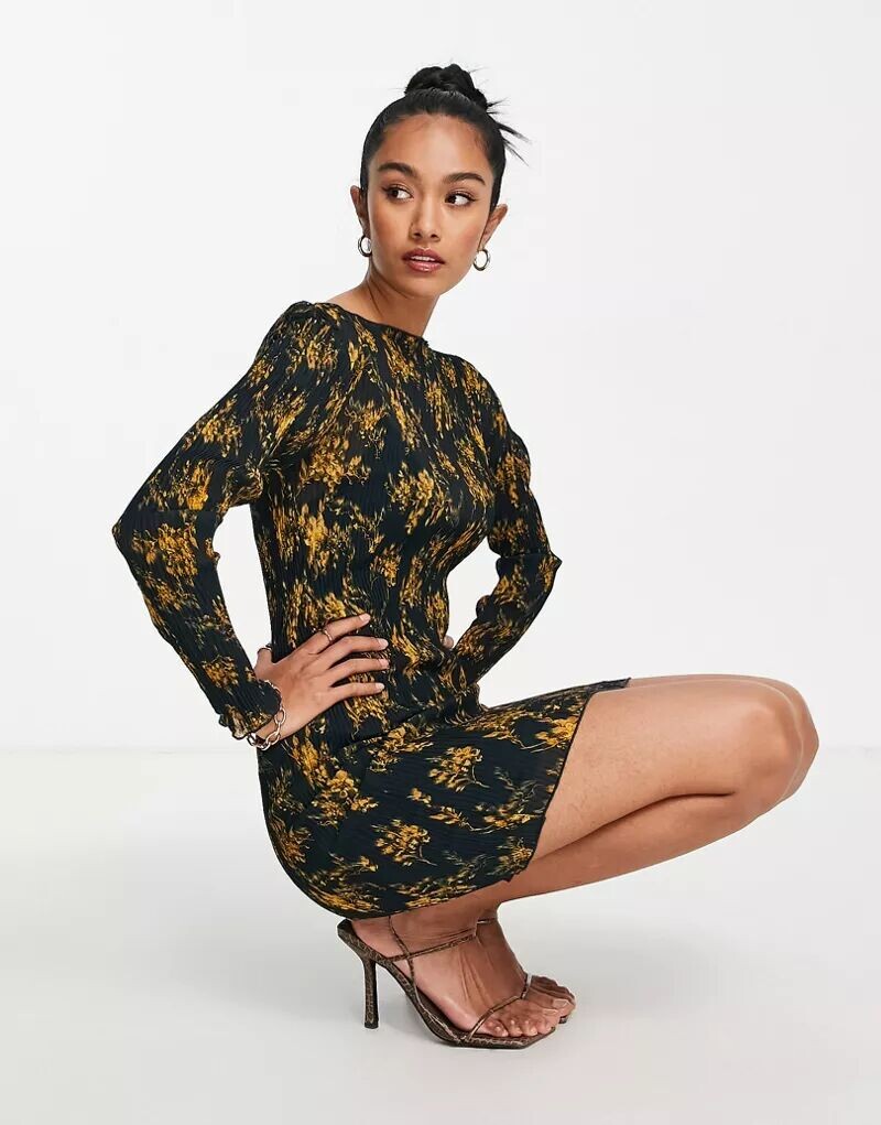 

Платье мини со складками и цветочным принтом ASOS
