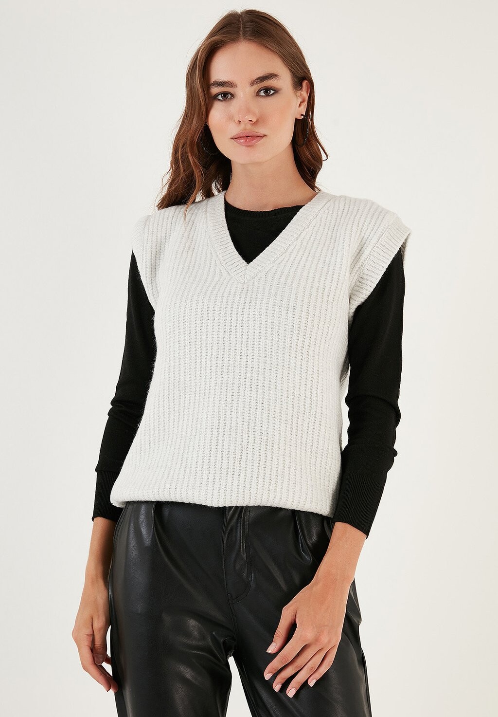 

Вязаный джемпер REGULAR FIT LELA, цвет ecru