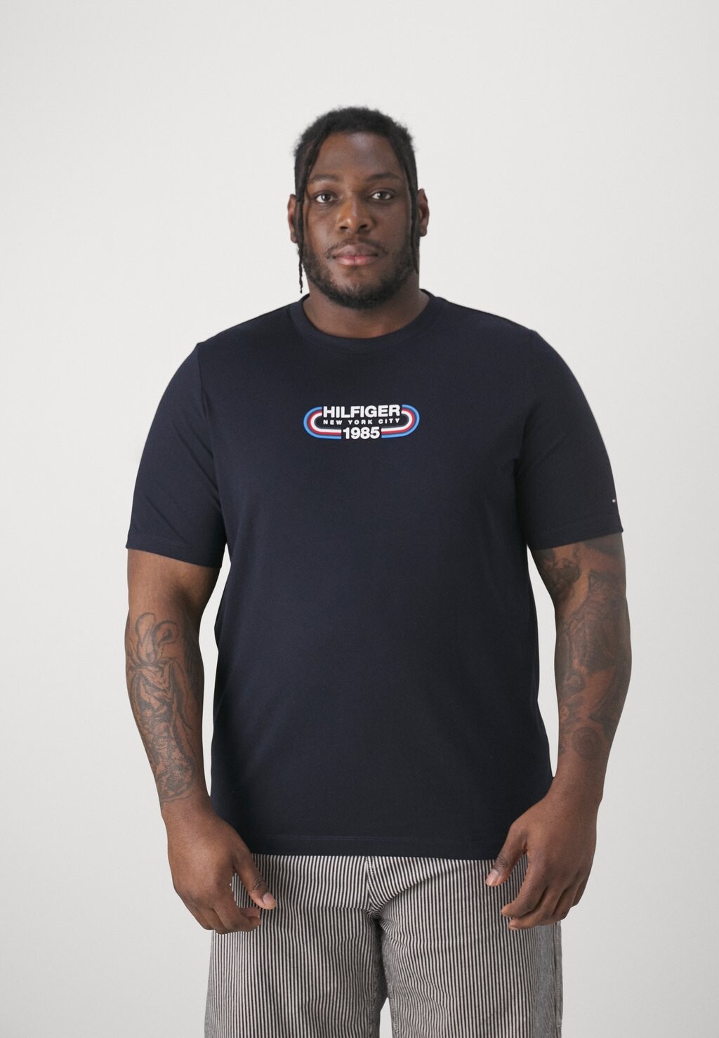 

Футболка с принтом TRACK GRAPHIC TEE Tommy Hilfiger, цвет desert sky