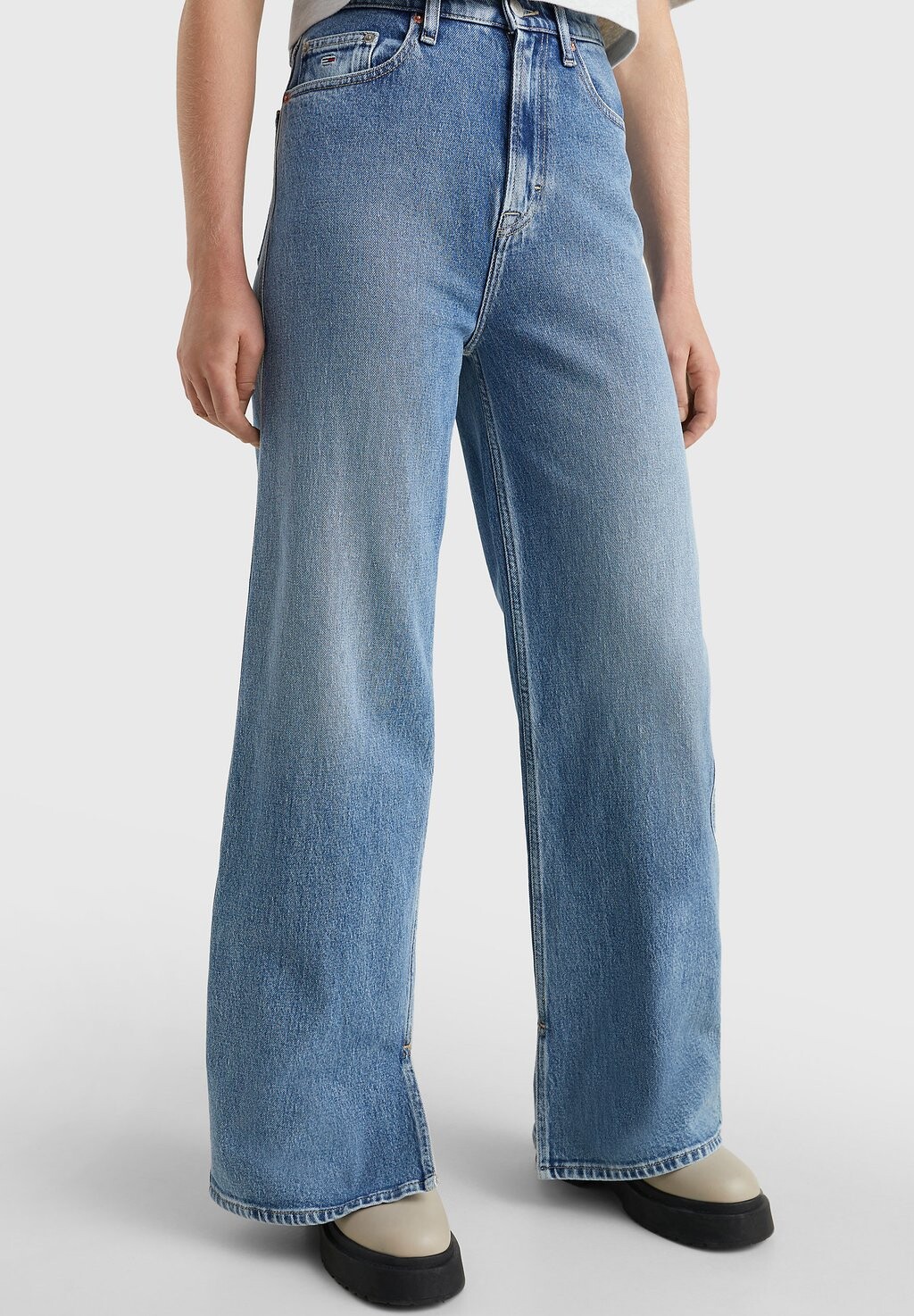 

Джинсы свободного кроя Tommy Jeans