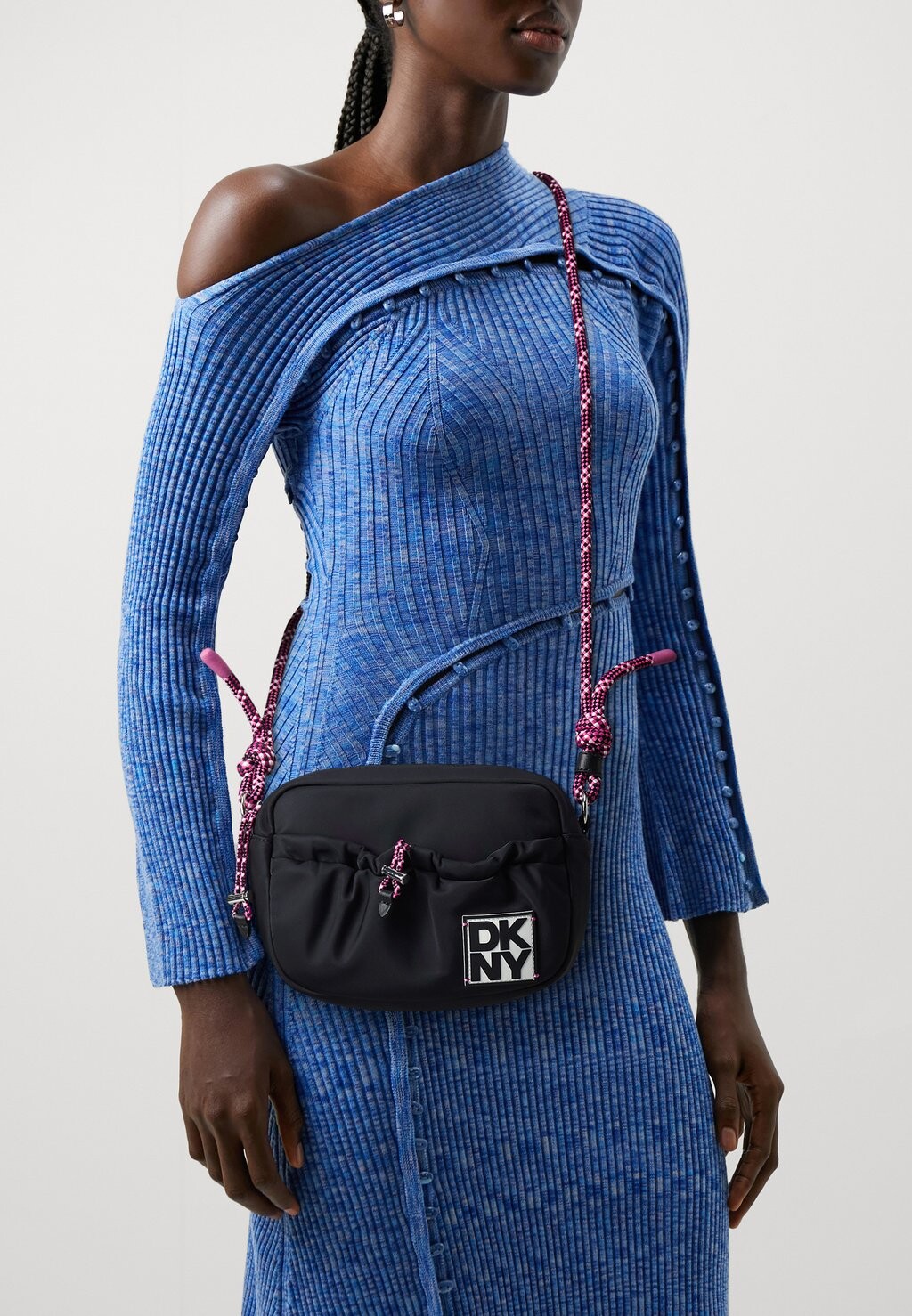 

Сумка DKNY, черный