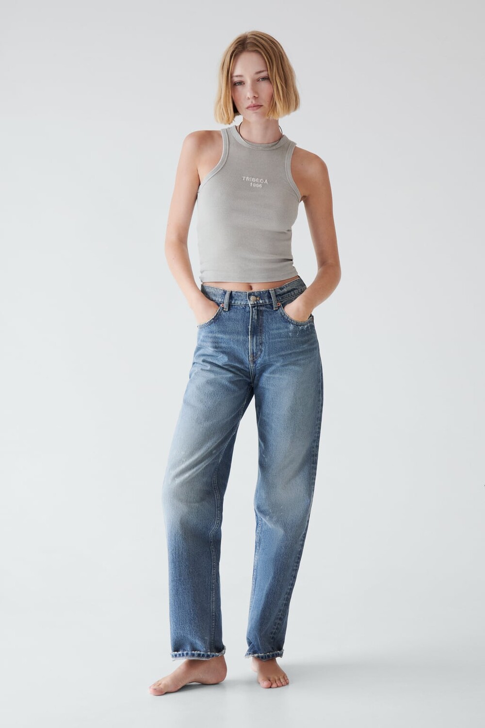 

Футболка в рубчик с выцветшей надписью ZARA, серый