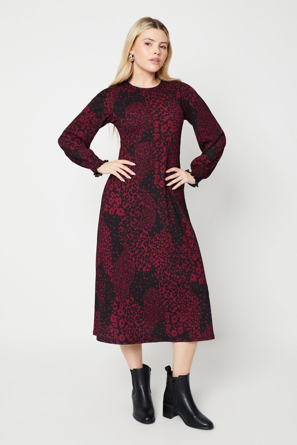 

Платье миди с леопардовым принтом и присборенными манжетами Dorothy Perkins, красный