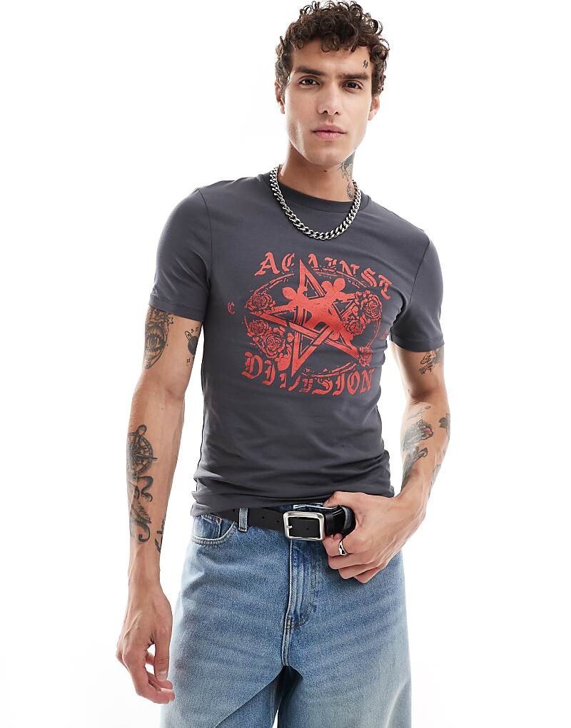 

ASOS DESIGN – Графитовая обтягивающая футболка с гранж-принтом спереди