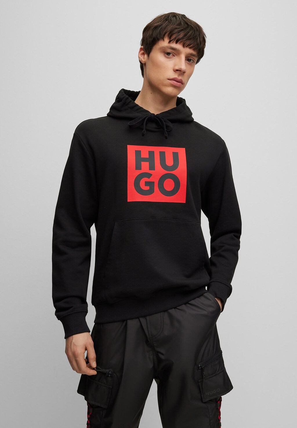 

Толстовка с капюшоном HUGO, черный