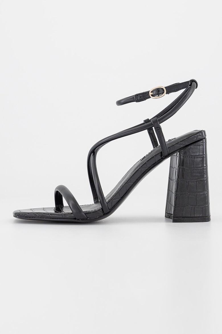 

Сандалии Yeera из экокожи на массивном каблуке Nine West, черный