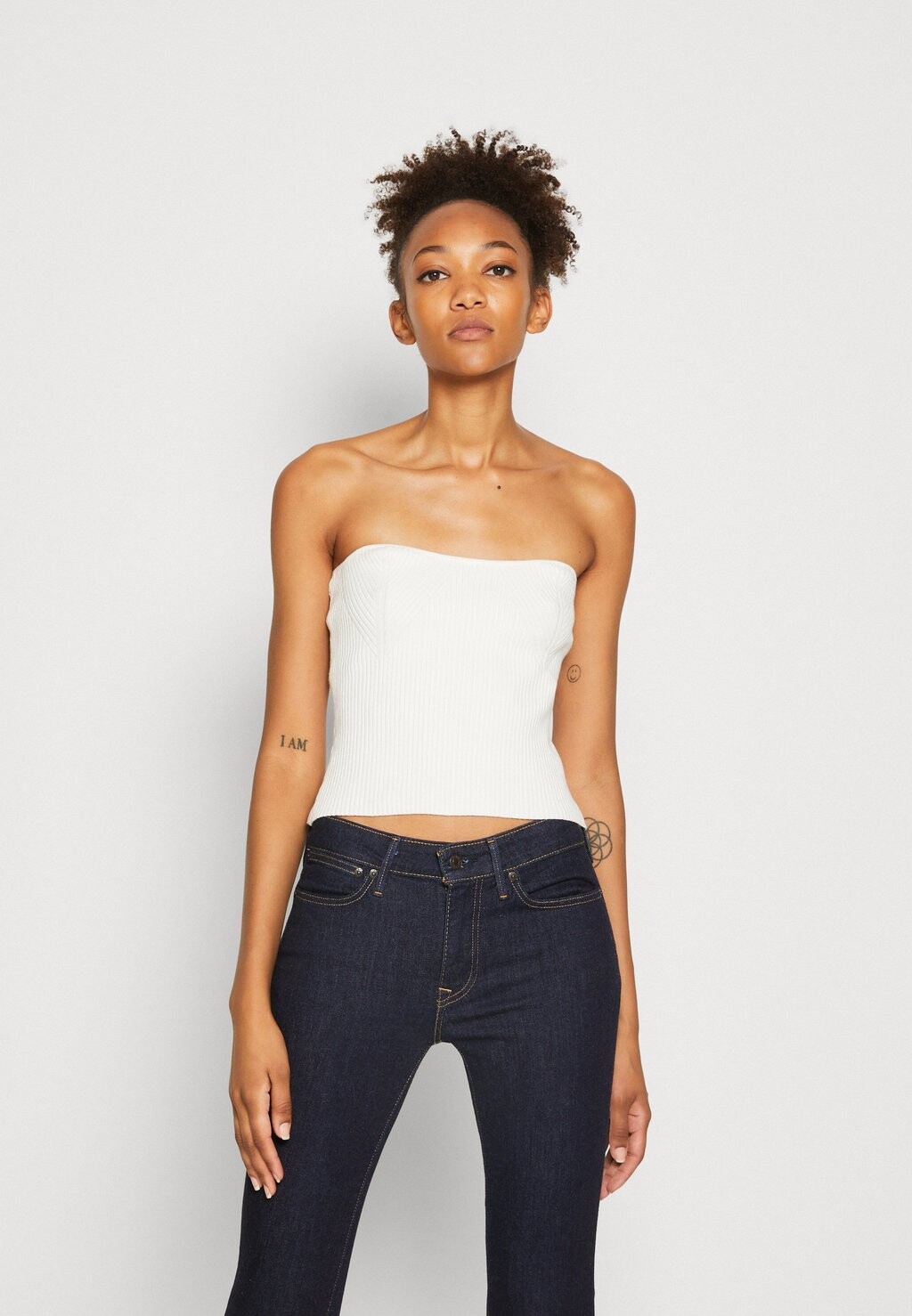 

Топ Gina Tricot