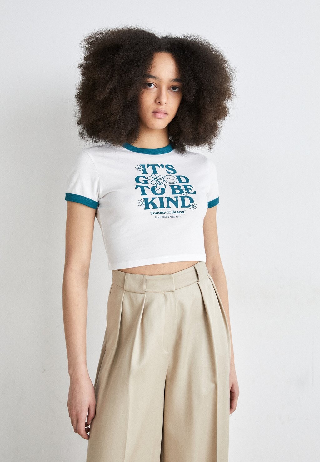 

Футболка с принтом NOVELTY RINGER Tommy Jeans, белый