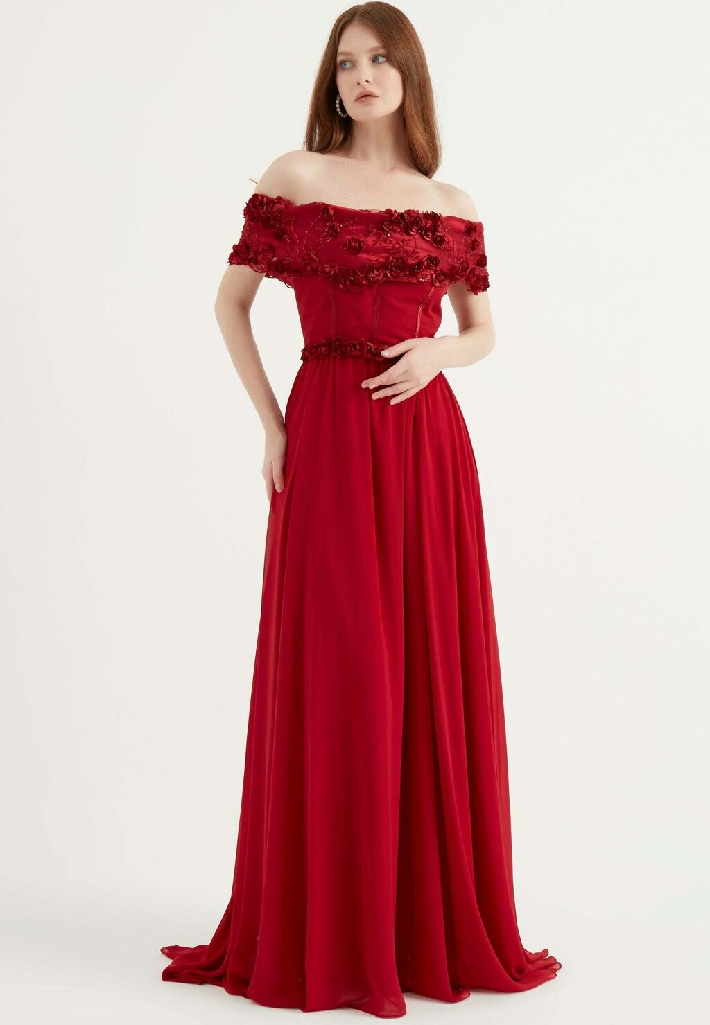 

Длинное платье Occasion Wear Dress With Floral Detail On Top And Waist Herita, красный