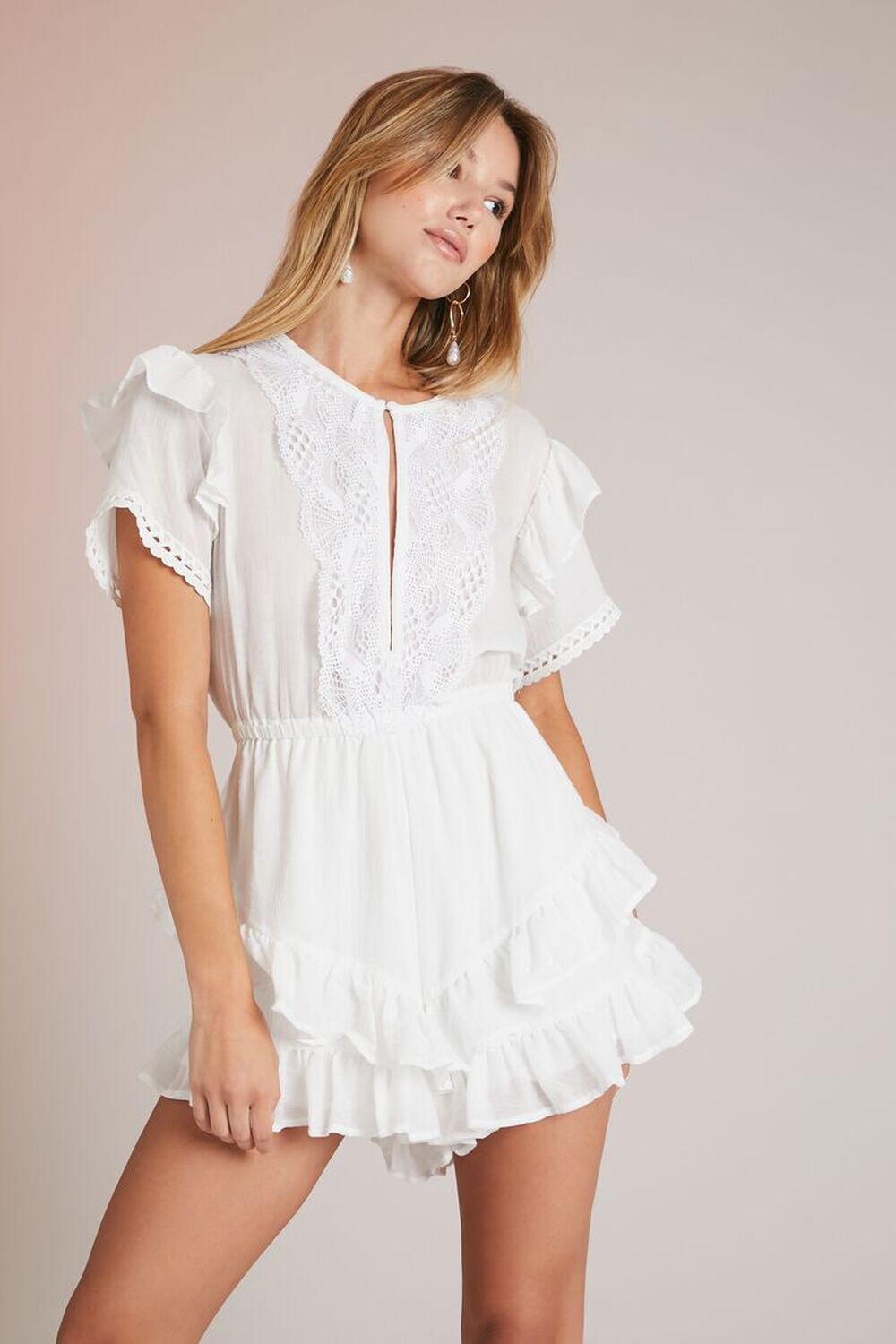 

Комбинезон с замочной скважиной и оборками Forever 21, белый