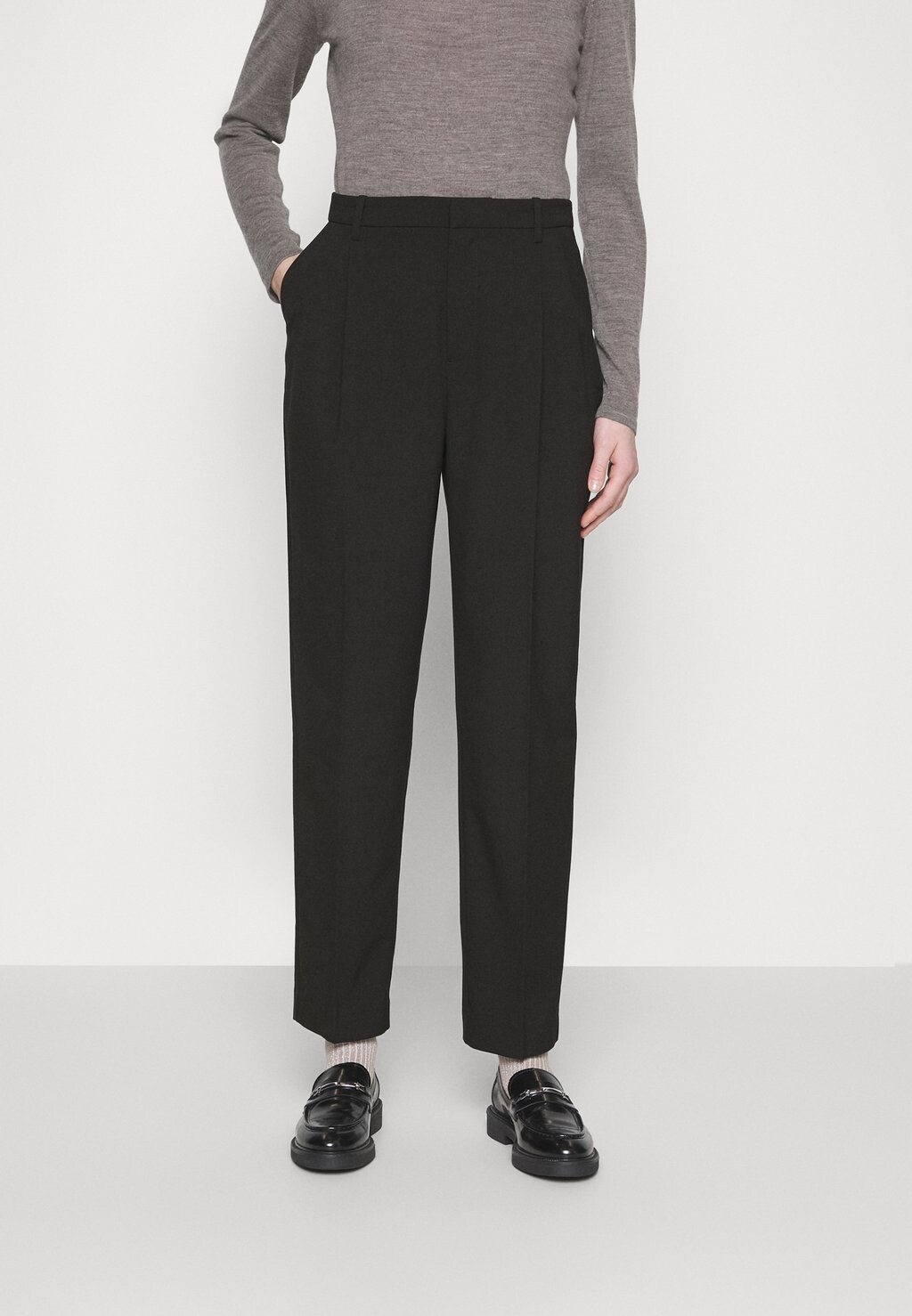 

Брюки Lindex, черный