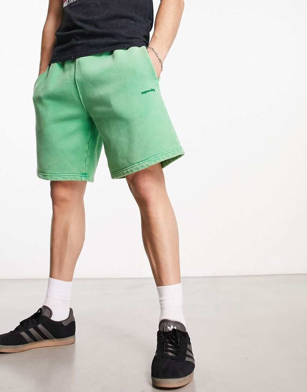 

Зеленые шорты Superdry Vintage Code Essential